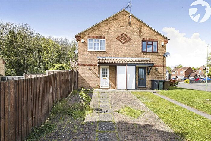 1 Bedroom Semi-Detached House For Sale In Perkins Close, Greenhithe, Kent, DA9