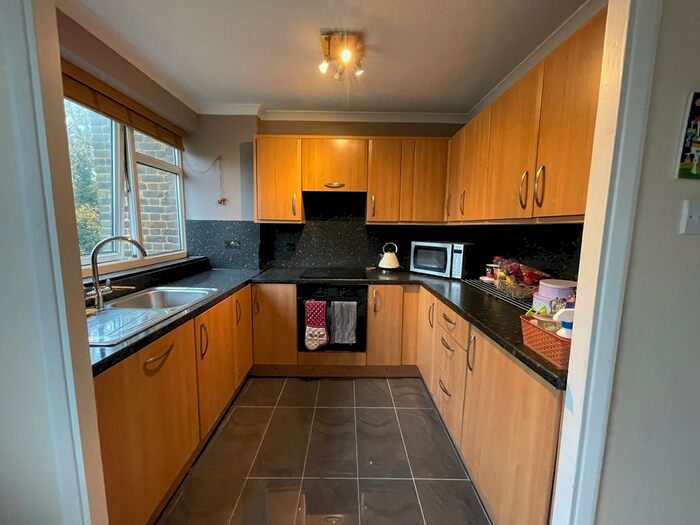 4 Bedroom House To Rent In Bracewood Gardens, Croydon, CR0