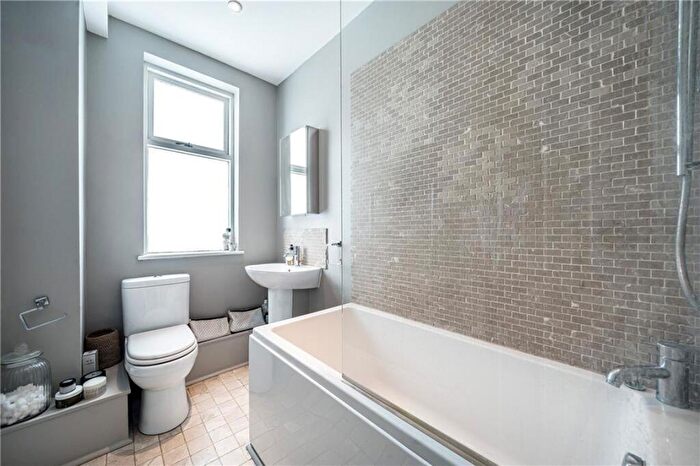 2 Bedroom Flat For Sale In Bolingbroke Grove, Between The Commons, SW11