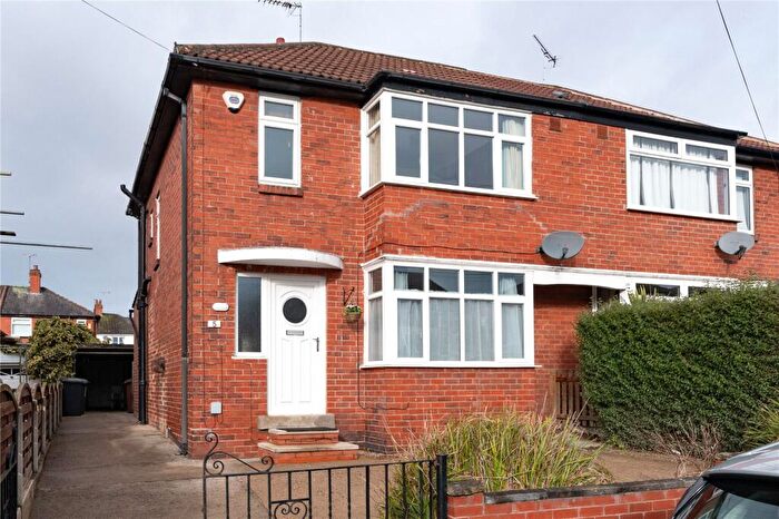 3 Bedroom Semi Detached House For Sale In Vesper Gate Mount, Kirkstall, Leeds, LS5