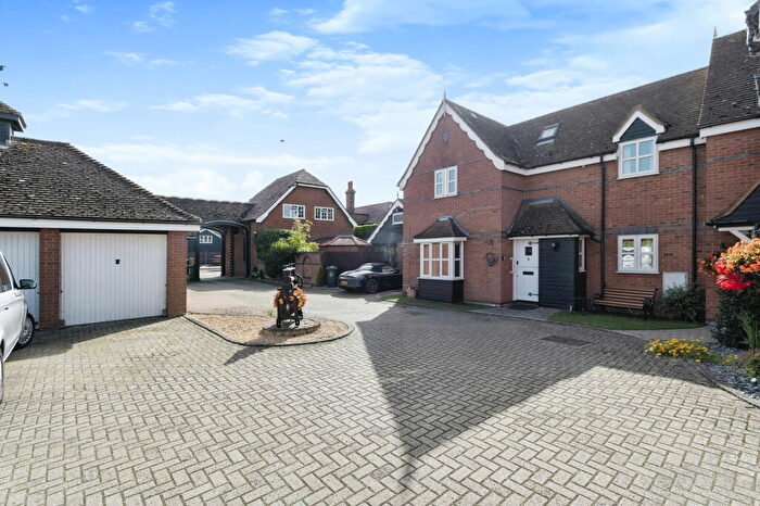 3 Bedroom Semi-Detached House For Sale In Southill Road, Broom, Biggleswade, SG18