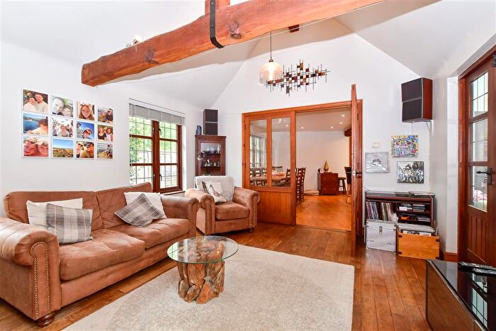 4 Bedroom Detached House For Sale In Mapledrakes Road, Ewhurst, Cranleigh, Surrey, GU6