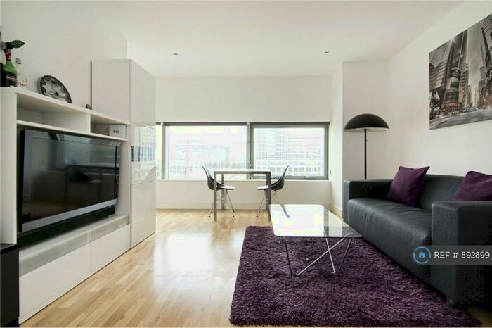 Studio To Rent In Landmark East Tower, London, E14