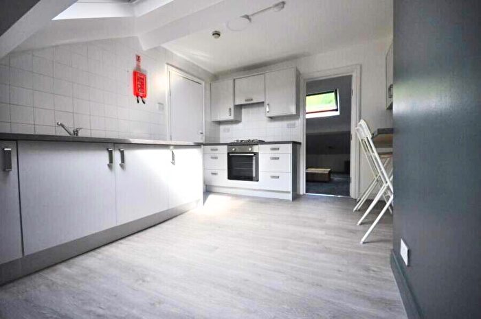 1 Bedroom Flat To Rent In Kensington Terrace, Leeds, LS6