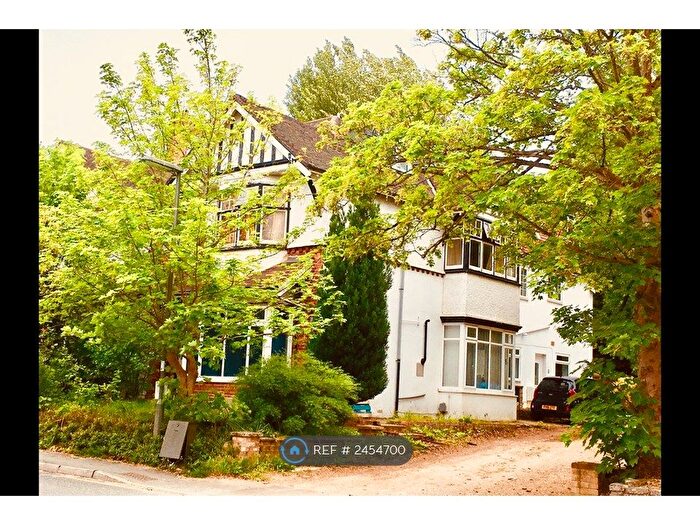 Studio To Rent In York Road, Surrey, GU22