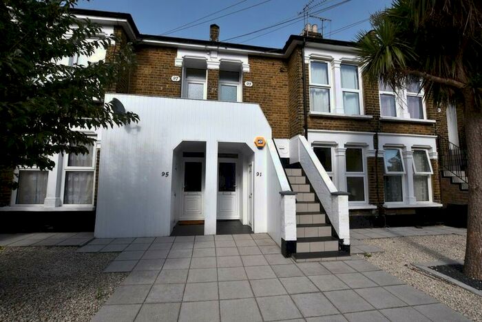 2 Bedroom Apartment To Rent In Goldsmith Road, Leyton, E10