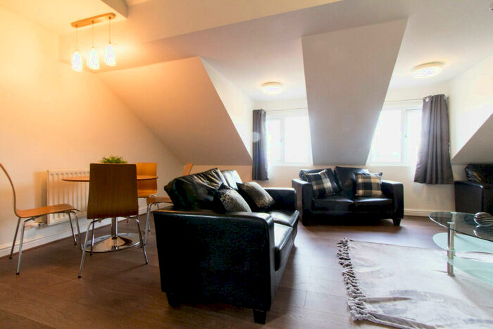 5 Bedroom Flat To Rent In Hyde Park Road, Leeds, LS6