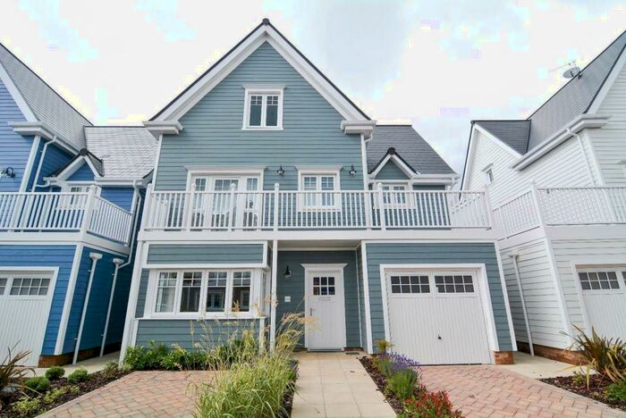 5 Bedroom Detached House To Rent In Champlain Street, Reading, RG2