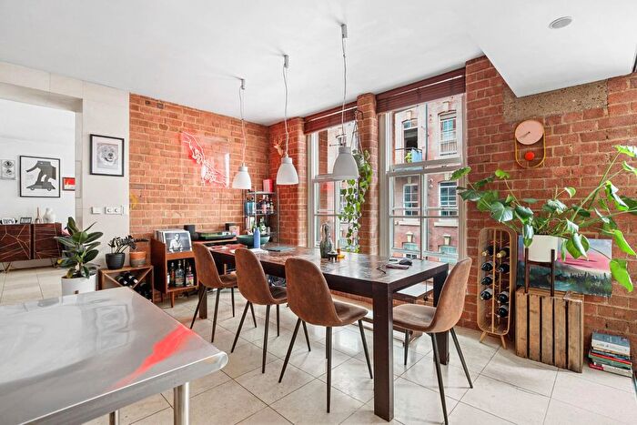 2 Bedroom Flat To Rent In Green Walk, London, SE1