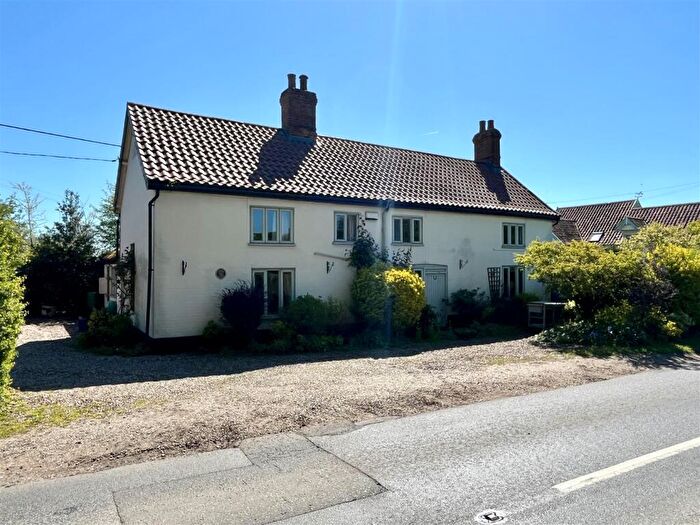 3 Bedroom Detached House For Sale In The Turnpike, Carleton Rode, NR16