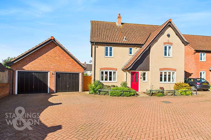 4 Bedroom Detached House For Sale In Hornbeam Drive, Poringland, Norwich, NR14