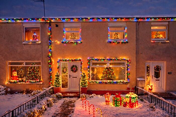 2 Bedroom Terraced House For Sale In Gilmartin Road, Linwood, PA3