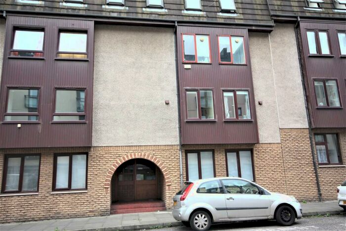 2 Bedroom Flat To Rent In Lochrin Place, Tollcross, Edinburgh, EH3