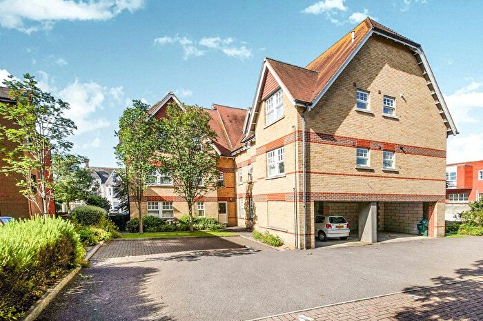 2 Bedroom Flat For Sale In Melcombe Avenue, Weymouth, Dorset, DT4