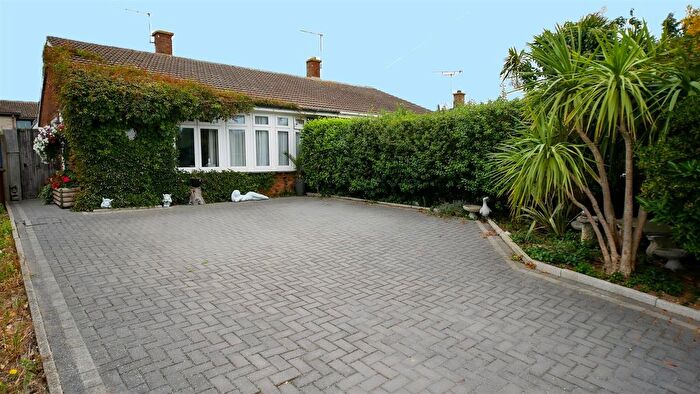 3 Bedroom Semi Detached Bungalow For Sale In Lapwing Road, Isle Of Grain, ME3