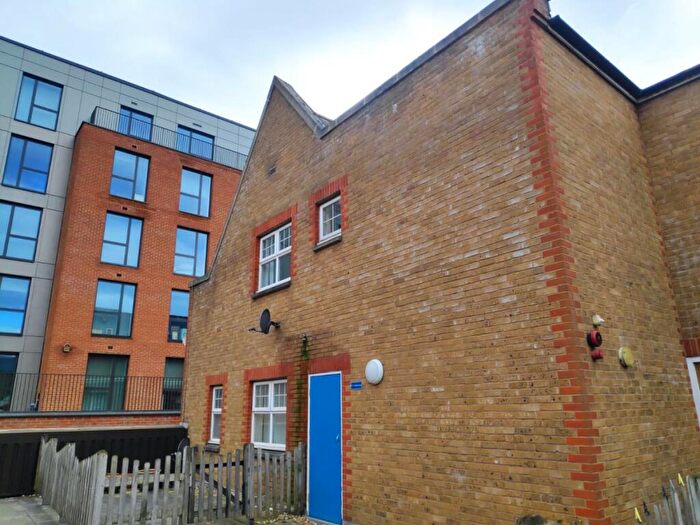 2 Bedroom Flat To Rent In Marketfield Road, Redhill, RH1