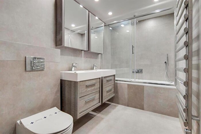 2 Bedroom Apartment To Rent In Fitzjohns Avenue, Hampstead, London, NW3