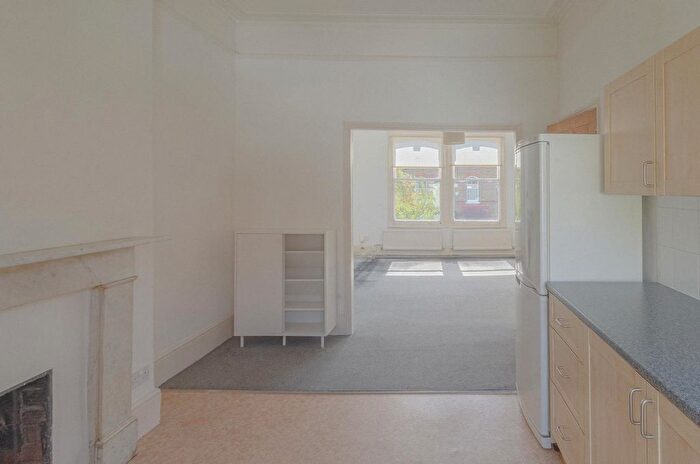 1 Bedroom Flat To Rent In Finsbury Park Road, London, N4