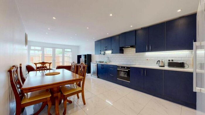 5 Bedroom Terraced House To Rent In London, Brent Park, United Kingdom, NW10