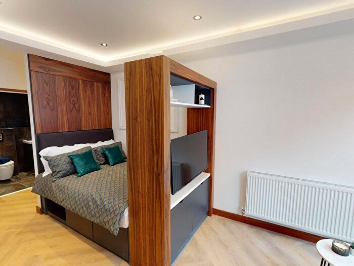 Apartment To Rent In Apt, Live Oasis Piccadilly #, M1