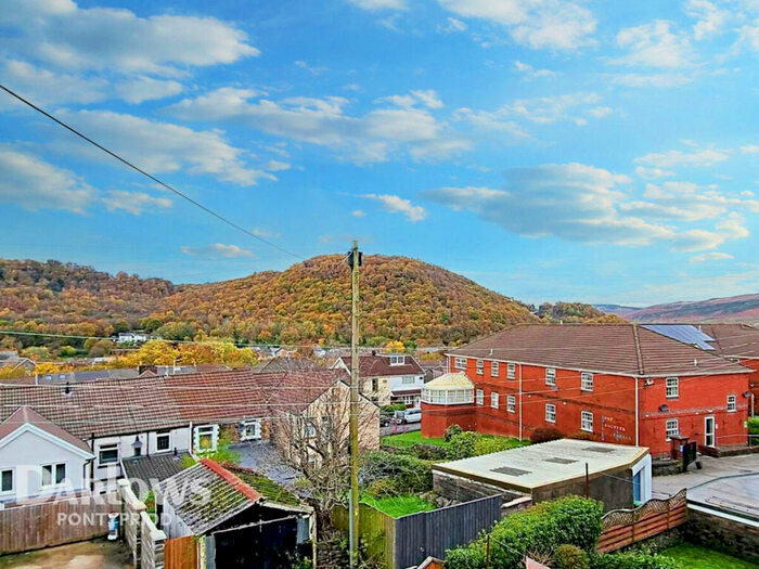 3 Bedroom Terraced House For Sale In The Avenue, Pontypridd, CF37