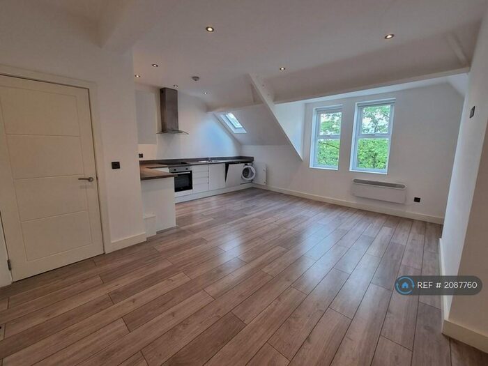 2 Bedroom Flat To Rent In Talbot Road, Old Trafford, Manchester, M16