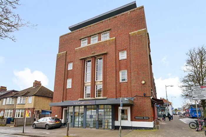 2 Bedroom Flat To Rent In Holyoake Hall, Headington, OX3