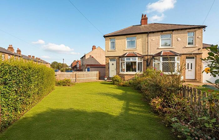 2 Bedroom Semi-Detached House For Sale In Dyson Street, Huddersfield, HD5