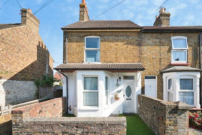 2 Bedroom End Of Terrace House For Sale In Shakespeare Road, Sittingbourne, Kent, ME10