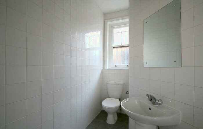 Studio To Rent In A Old Street (), Flat, Clerkenwell, EC1V
