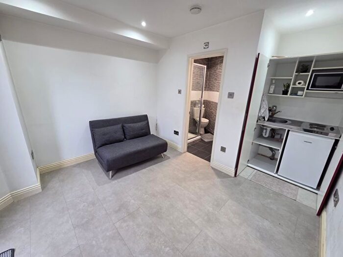 Studio To Rent In Dalmore Rd, London, West Dulwich, SE21