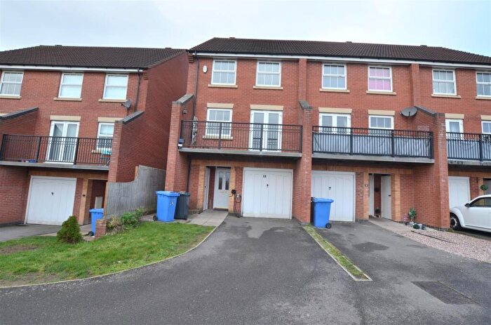 4 Bedroom Semi-Detached House To Rent In Watermint Close, Littleover, Derby, DE23