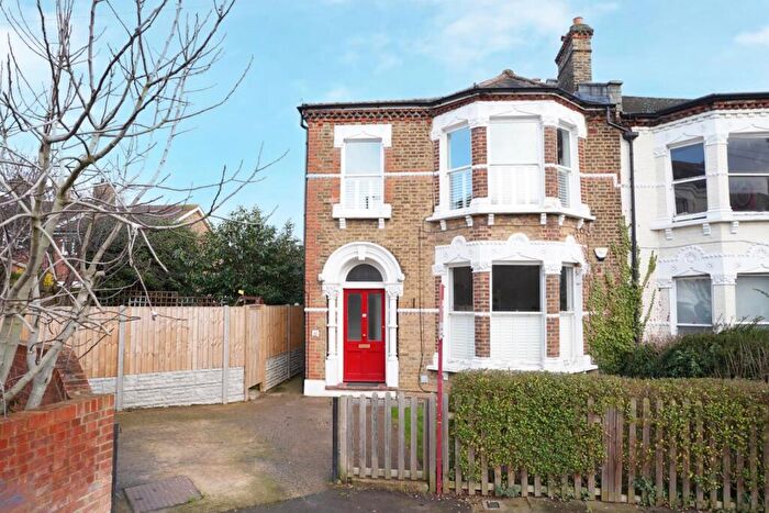 3 Bedroom Flat For Sale In Aylward Road, Forest Hill, London, SE23
