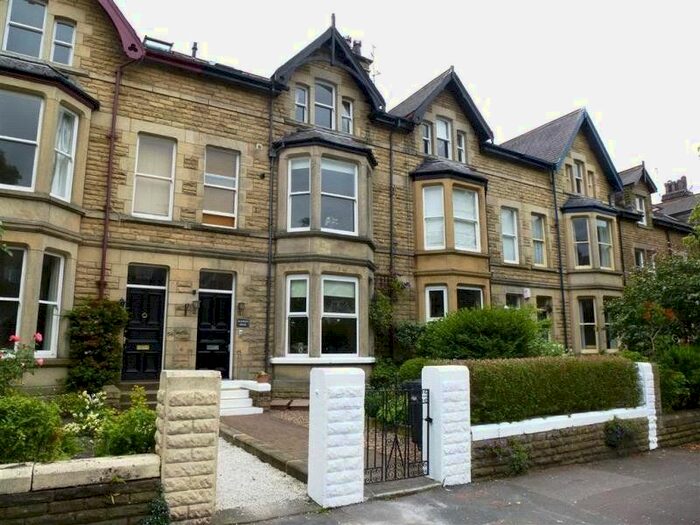 2 Bedroom Flat To Rent In Franklin Road, Harrogate, North Yorkshire, Uk, HG1
