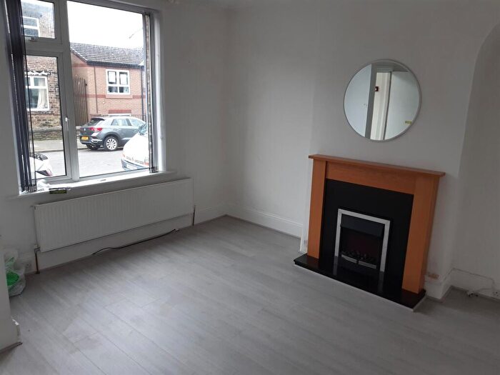 3 Bedroom Terraced House For Sale In Hatfield Road, Bradford, BD2