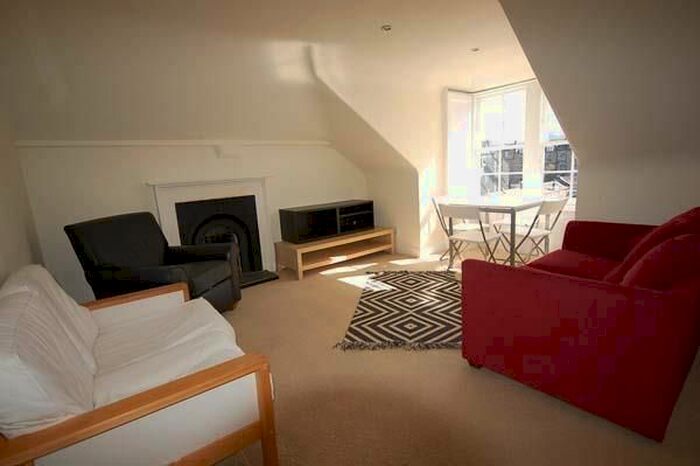 2 Bedroom Flat To Rent In Oxford Terrace, Edinburgh, EH4