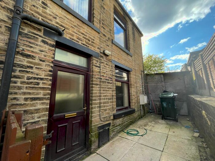 2 Bedroom End Of Terrace House To Rent In Denholme, Bradford, West Yorkshire, BD13