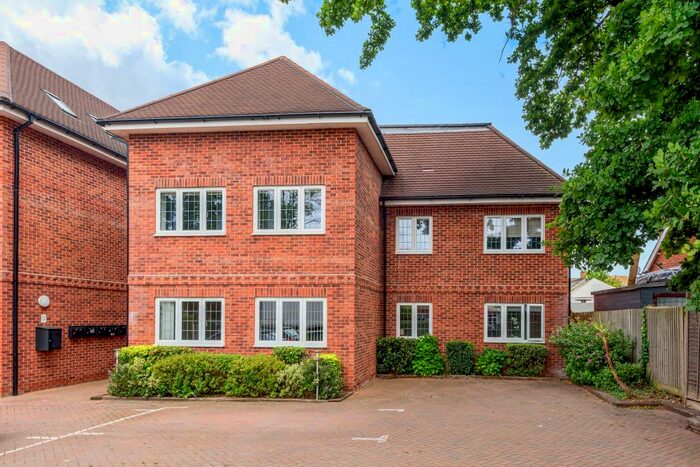 3 Bedroom Apartment To Rent In Winnersh, Berkshire, RG41