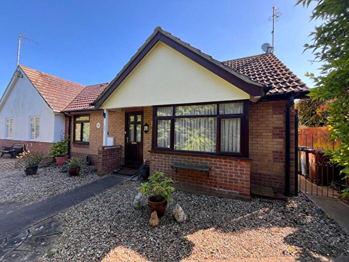 2 Bedroom Bungalow For Sale In Mayfly Close, Chatteris, PE16