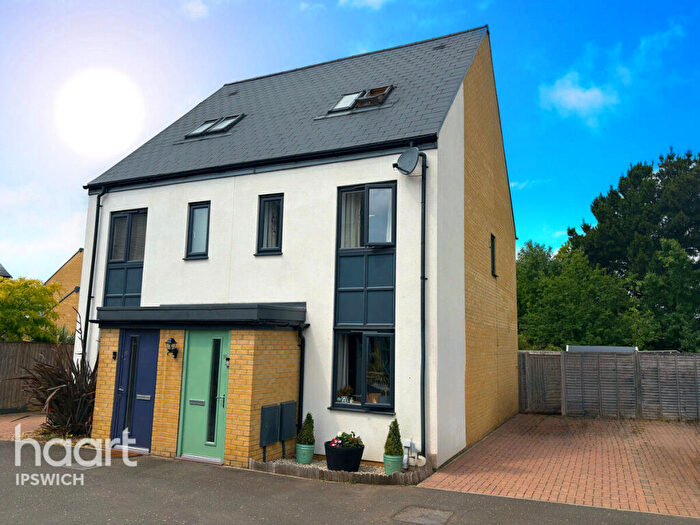 3 Bedroom Semi-Detached House For Sale In Elvedon Close, Ipswich, IP3