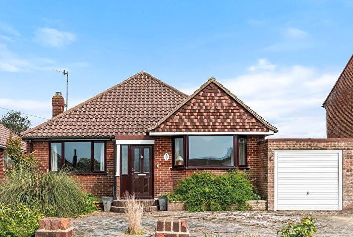 3 Bedroom Chalet For Sale In Hillside Avenue, Seaford, East Sussex, BN25