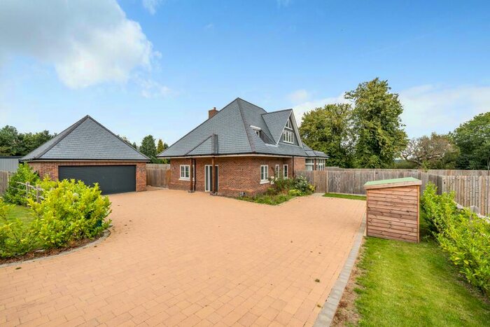 4 Bedroom Detached House For Sale In Crookham Common, Thatcham, RG19