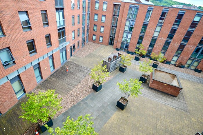 2 Bedroom Flat To Rent In Dun Street, Sheffield, South Yorkshire, S3