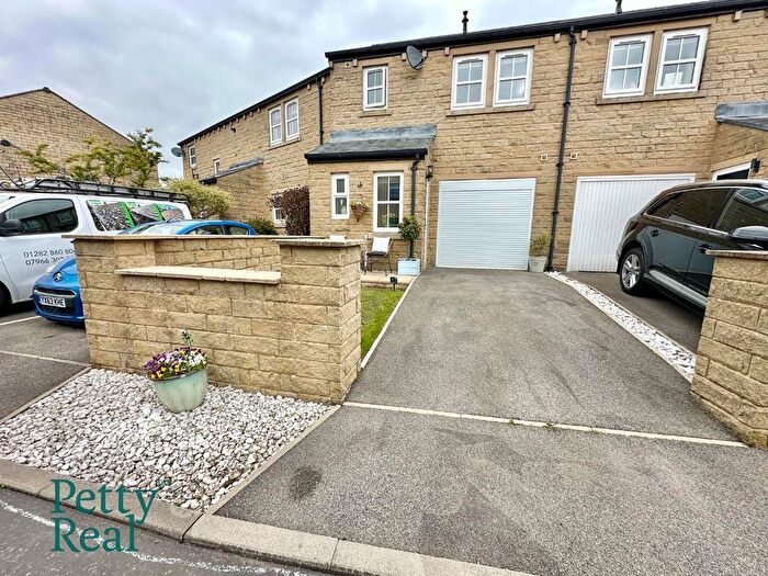 3 Bedroom Town House For Sale In Floats Mill, Trawden, BB8