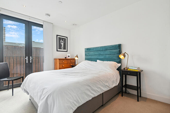 1 Bedroom Flat To Rent In Cobalt Place, Battersea Park, SW11