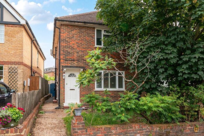 1 Bedroom Maisonette For Sale In Wolsey Grove, Esher, KT10