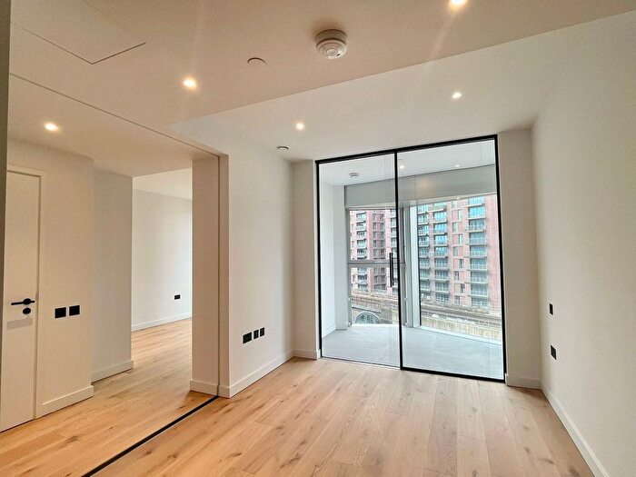 Studio To Rent In Electric Boulevard, London, SW11