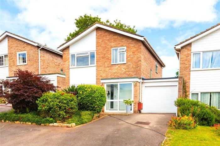 4 Bedroom Link Detached House For Sale In Greenside Close, Bristol, BS10