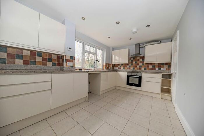 2 Bedroom Flat To Rent In Chaucer Close, Waterlooville, PO7