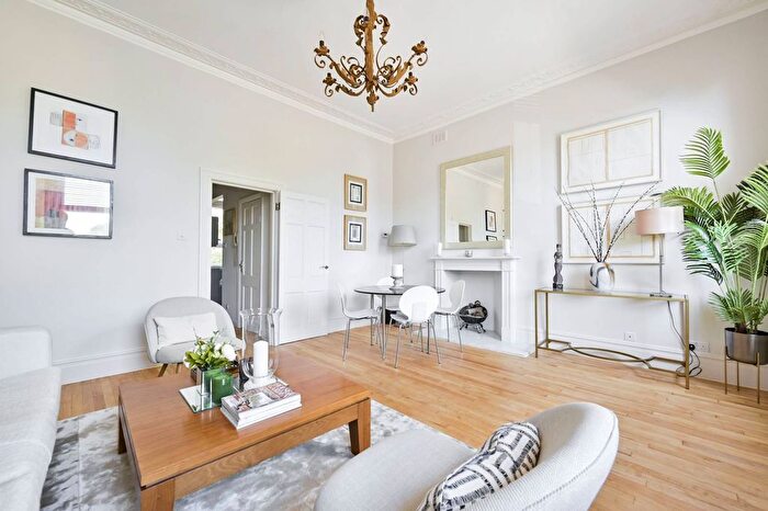 1 Bedroom Flat For Sale In Finborough Road, Chelsea, London, SW10